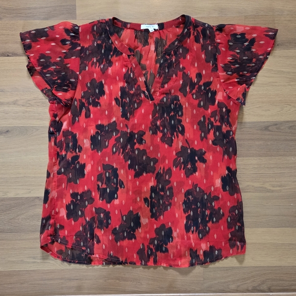 Maurices Tops - EUC Maurices Atwood Floral Red and Black Top